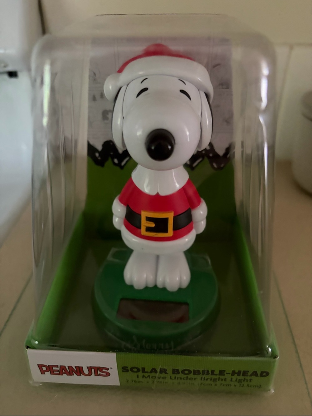 New Peanuts Snoopy Santa Figure Solar Bobblehead. Red, Green. Christmas Toy